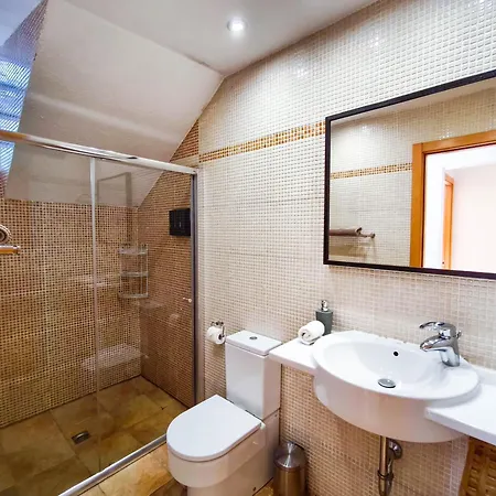 Apartamento Pinzon, Gezellige Familievilla Met Groot Zwembad.